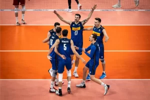 Squadra maschile di pallavolo durante una partita